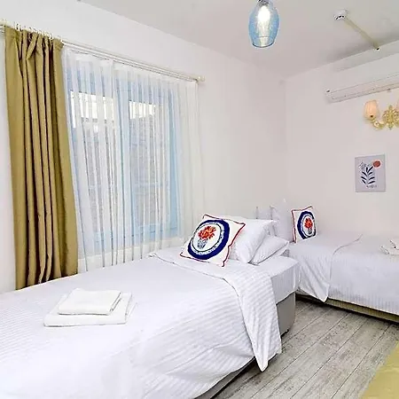 Sulty's Village Center Hotel *